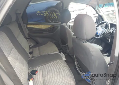 2004 Ford Escape Xlt z USA, uszkodzony, nr VIN 1FMYU93134DA05235